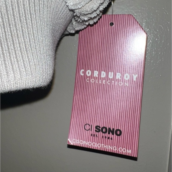 ⭐️NEW WITH TAGS⭐️ Women’s cropped corduroy vest size XL - Picture 8 of 8